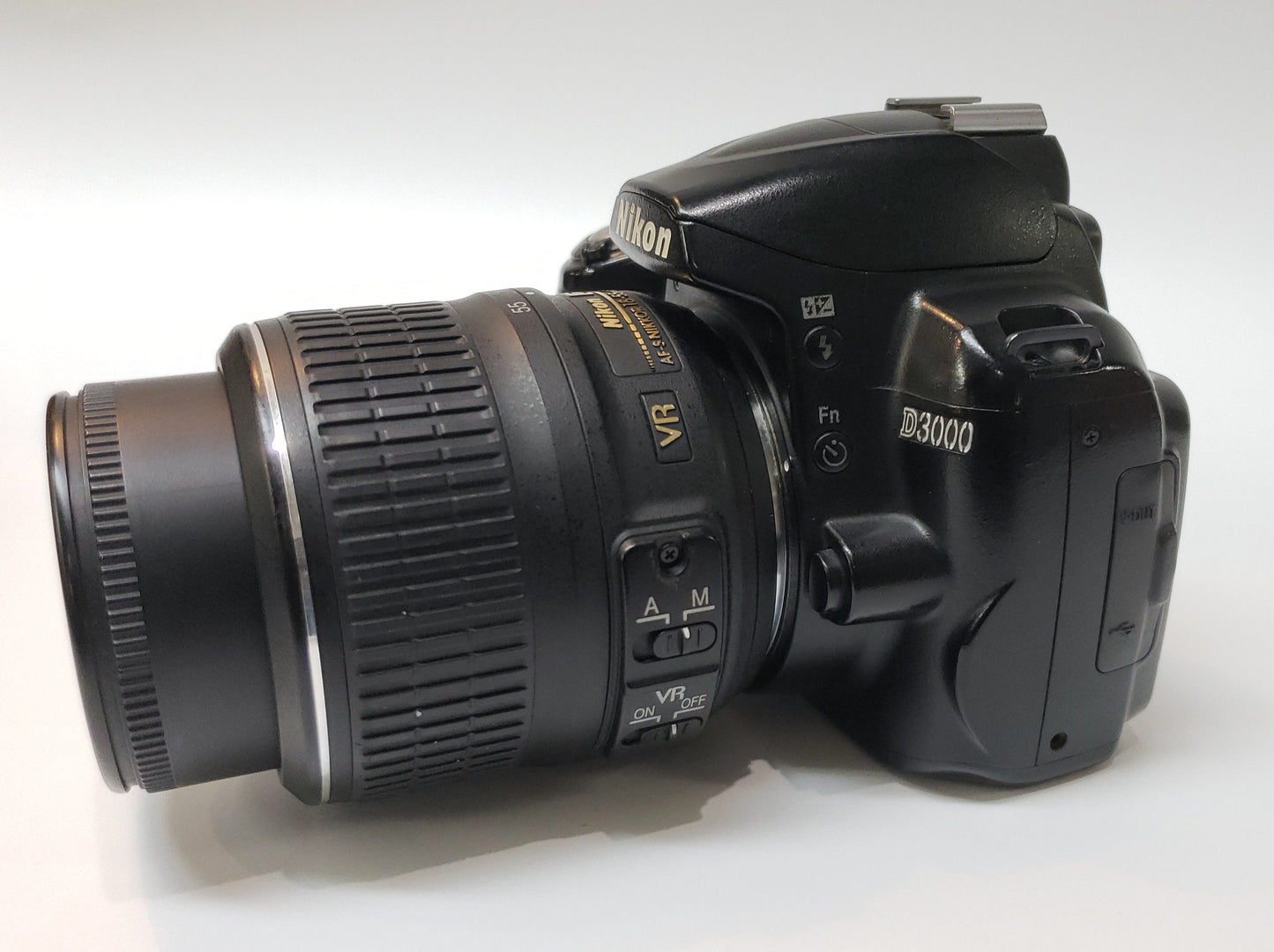 Nikon D3000 With 18-55mm Lens