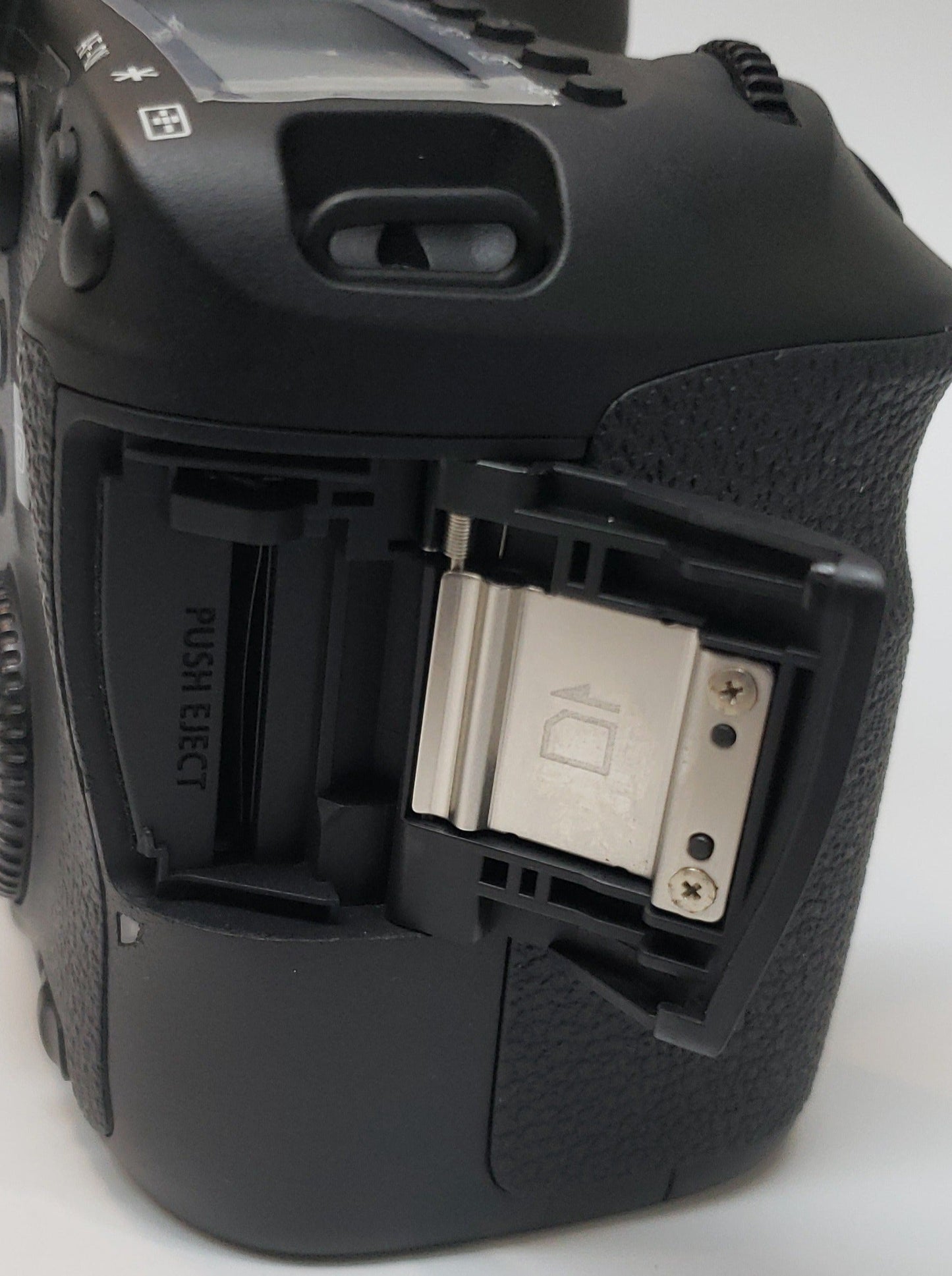 Canon EOS 6D 20.2 MP with 50mm f1:8 Lens